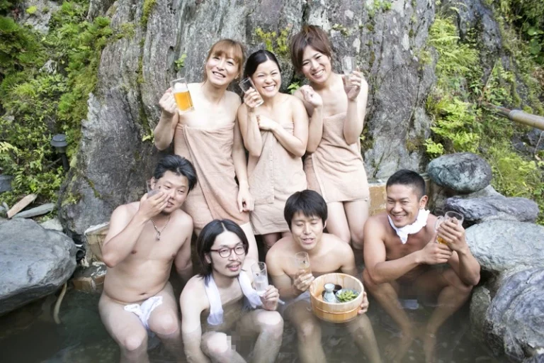 SHE-148 彼氏がいない可愛いニューハーフがメンズを争奪する本気合コン… オムニバス Orgy