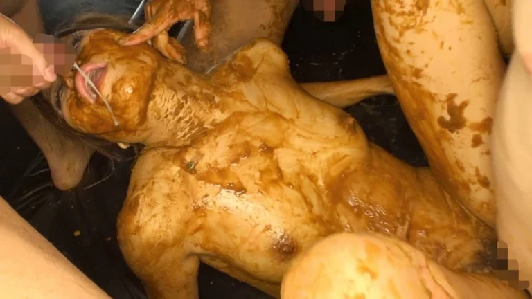 MANQ-005 大食いフードファイター三枝はるきの自分のでっかいウンコをガチで食ってみた マニア9 Scat 食糞