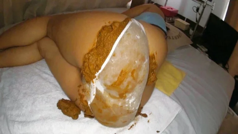 MANQ-020 大食い世界大会出場経験アリ 大食いフードファイター美山さつきの自分のでっかいウンコをガチで食ってみた… Scat スカトロ Golden Showers ゲロ