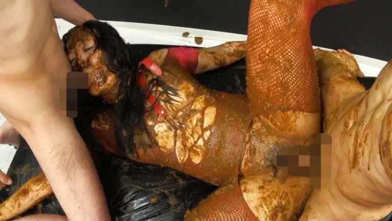 MANQ-020 大食い世界大会出場経験アリ 大食いフードファイター美山さつきの自分のでっかいウンコをガチで食ってみた… Scat スカトロ Golden Showers ゲロ