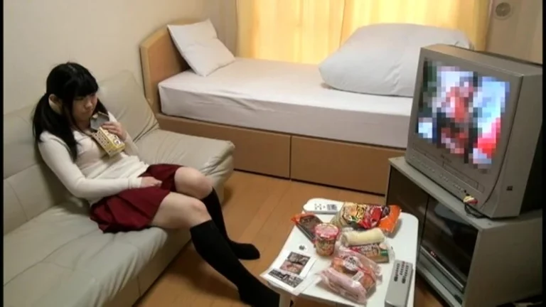 ODV-345 大便過積載 ｢春音ちゃん｣ 初肛開・恥じらい脱糞デビュー Defecation Fist Scat