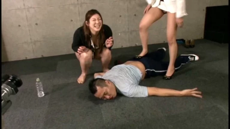 NFDM-184 フリーダム的 新人AD 放尿教育 Scat Slut Golden Showers Uniform