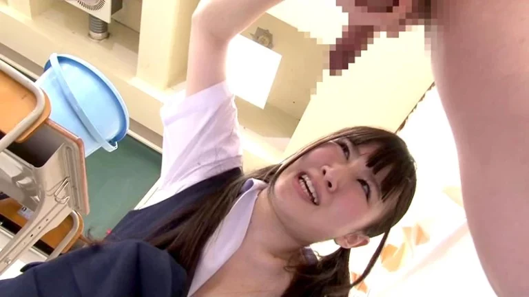 NFDM-289 地味子の金殺し イジメられっ子にすらイジメられてしまうミジメな僕 Minami Hirahara Love Saotome Slut Footjob Uniform 平原みなみ フリーダム コスチュームSaotome Rabu Hirako Chika