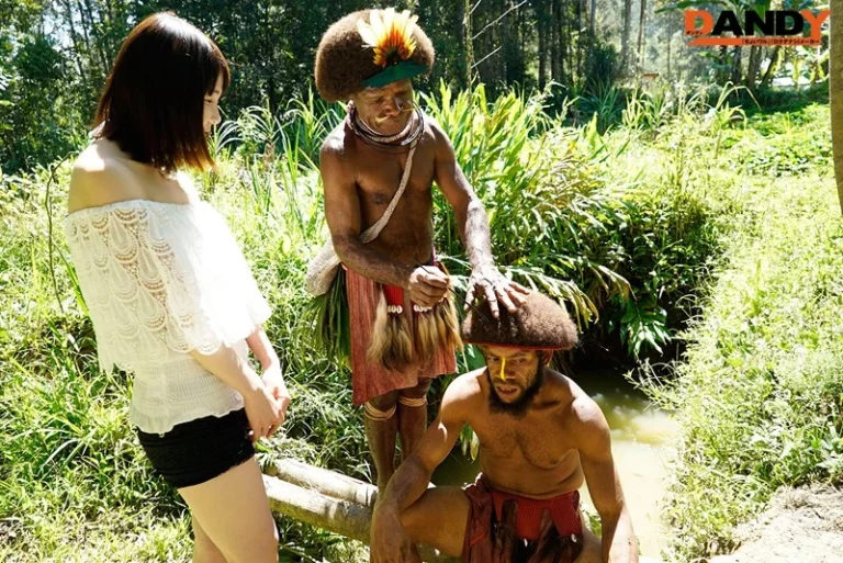 AVOP-108 野生の王国2015 橘花音 地球最後の秘境で5万年前から変わらぬ生活を続ける原住民に日本のエロ文化を手取り足取り教えて生でヤる Cowgirl Voyeur 黒人 サックン フェラ Skirt (Voyeur) AV OPEN 2015