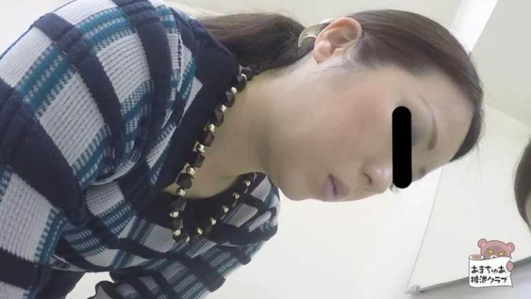 AH-020 デカ糞女 追跡透明人間カメラ 脱糞 ジェイド