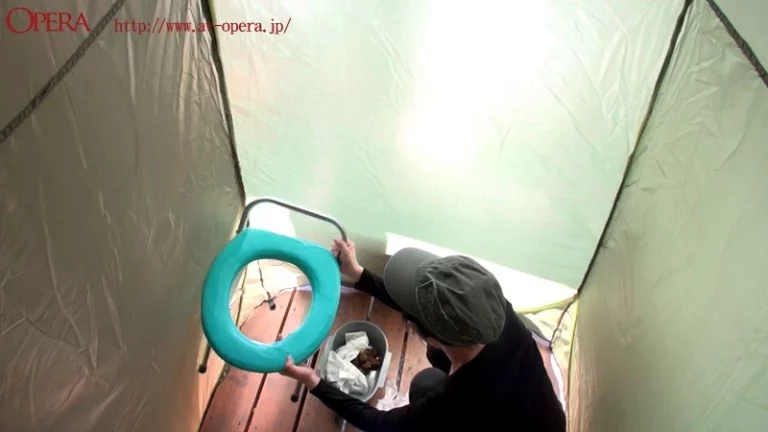 OPUD-175 BBQ仮設トイレ盗撮 肉食女子の極太脱糞! OPERA（オペラ） スカトロ