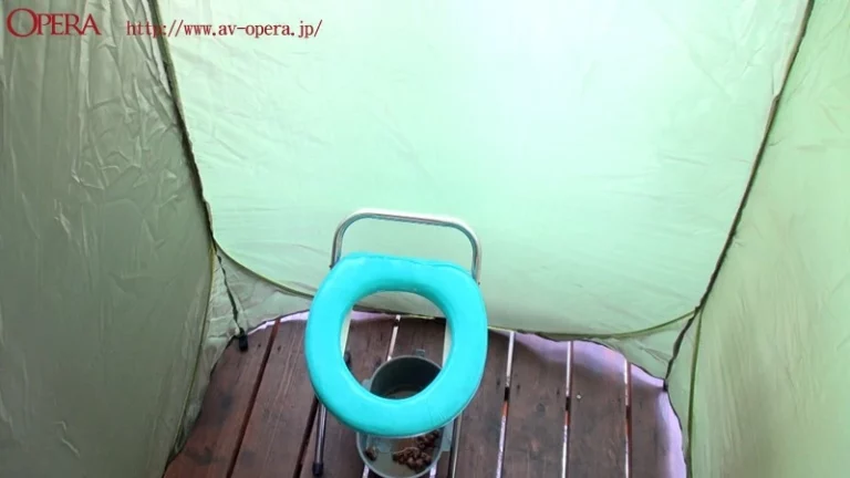 OPUD-175 BBQ仮設トイレ盗撮 肉食女子の極太脱糞! OPERA（オペラ） スカトロ