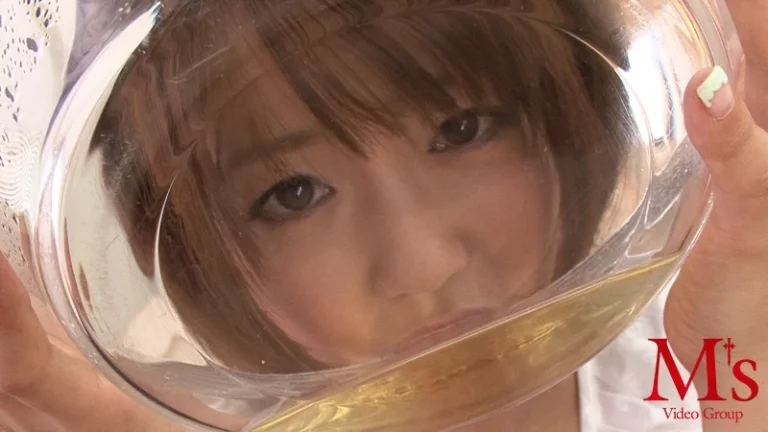 MVSD-184 沙樹ちゃんオシッコ飲んだ 初飲尿中出し38発 二宮沙樹 Cowgirl 騎乗位 Golden Showers メガネ Scat 企画 Urination (排尿)
