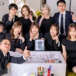 HUNTC-647 Konno Hikaru ヤリサー葬式乱交！喪服を着た派手な男女。今日は元ヤリサー部長のお葬式。久しぶりの集合がこんな形に Hirose Narumi, Andou Haruno, Kiyomi Reno Orgy